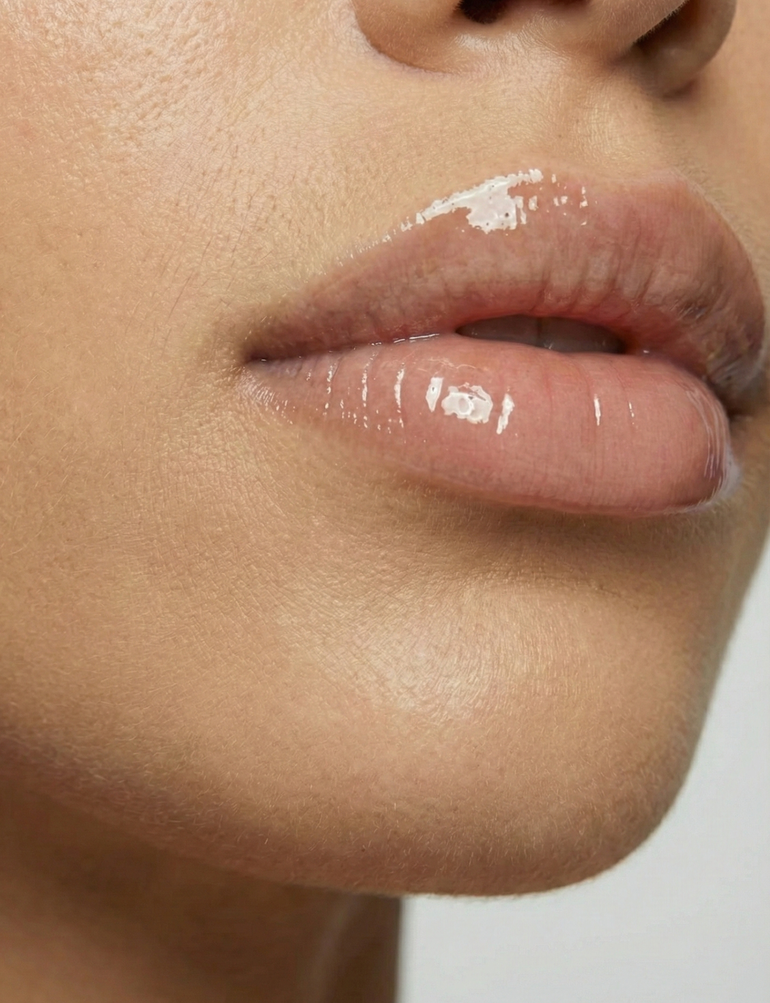 Lip Fila Silk Nubyén Nude Lip Plumping Augmentation Gloss -best safe, reversible lip plumper and a natural alternative to fillers for fuller lips.