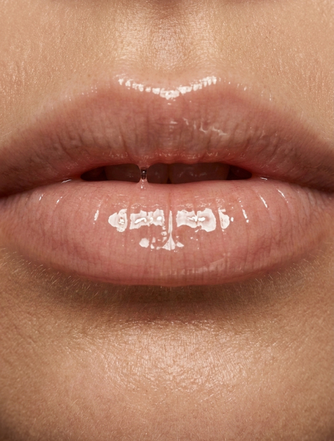 Achieve instant volume with Nubyen Lip Plumping Oil – enriched with marine collagen and AHAs for hydrated, plump lips.