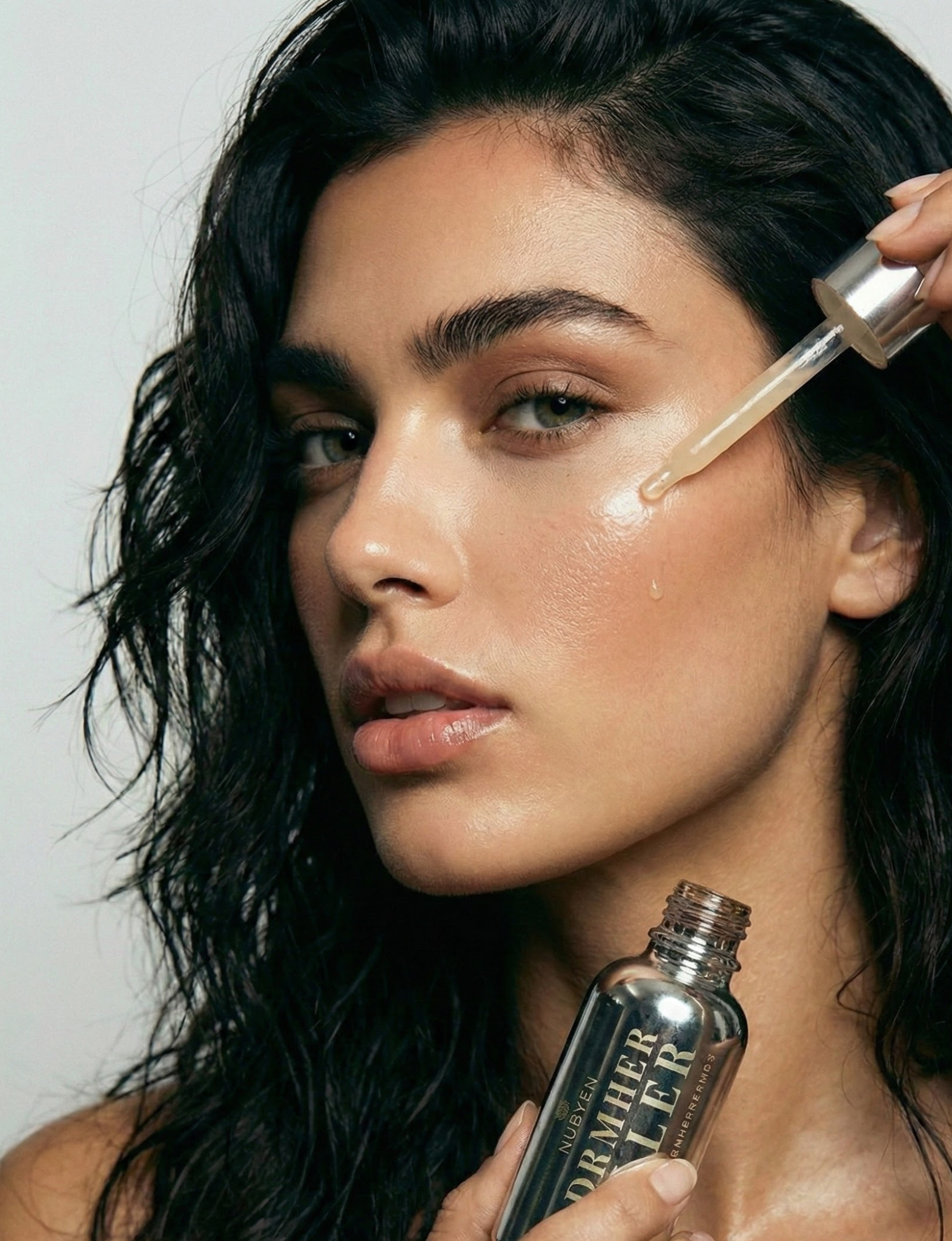 Nubyén Dermher Filler Skin Serum – Vegan alternative to injectable fillers with natural ingredients like Hyaluronic Acid, Reishi, and Melon to lift and brighten skin for a youthful glow.