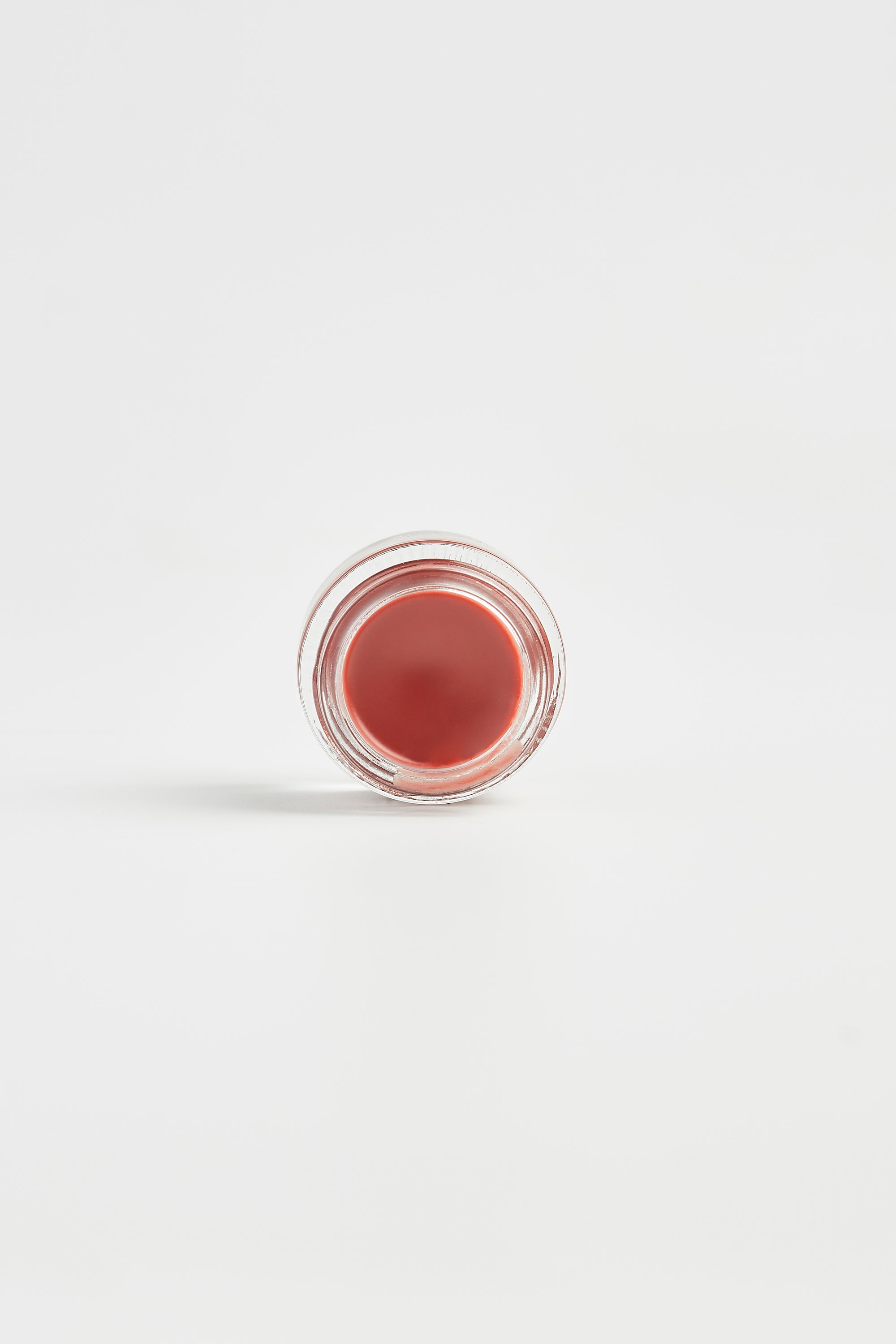 Vegan lip plumping balm by Nubyén for fuller, hydrated lips with plant-based lemongrass and AHAs. Clean, cruelty-free beauty in recyclable glass jars. Safe alternative to lip fillers with pigmented color.