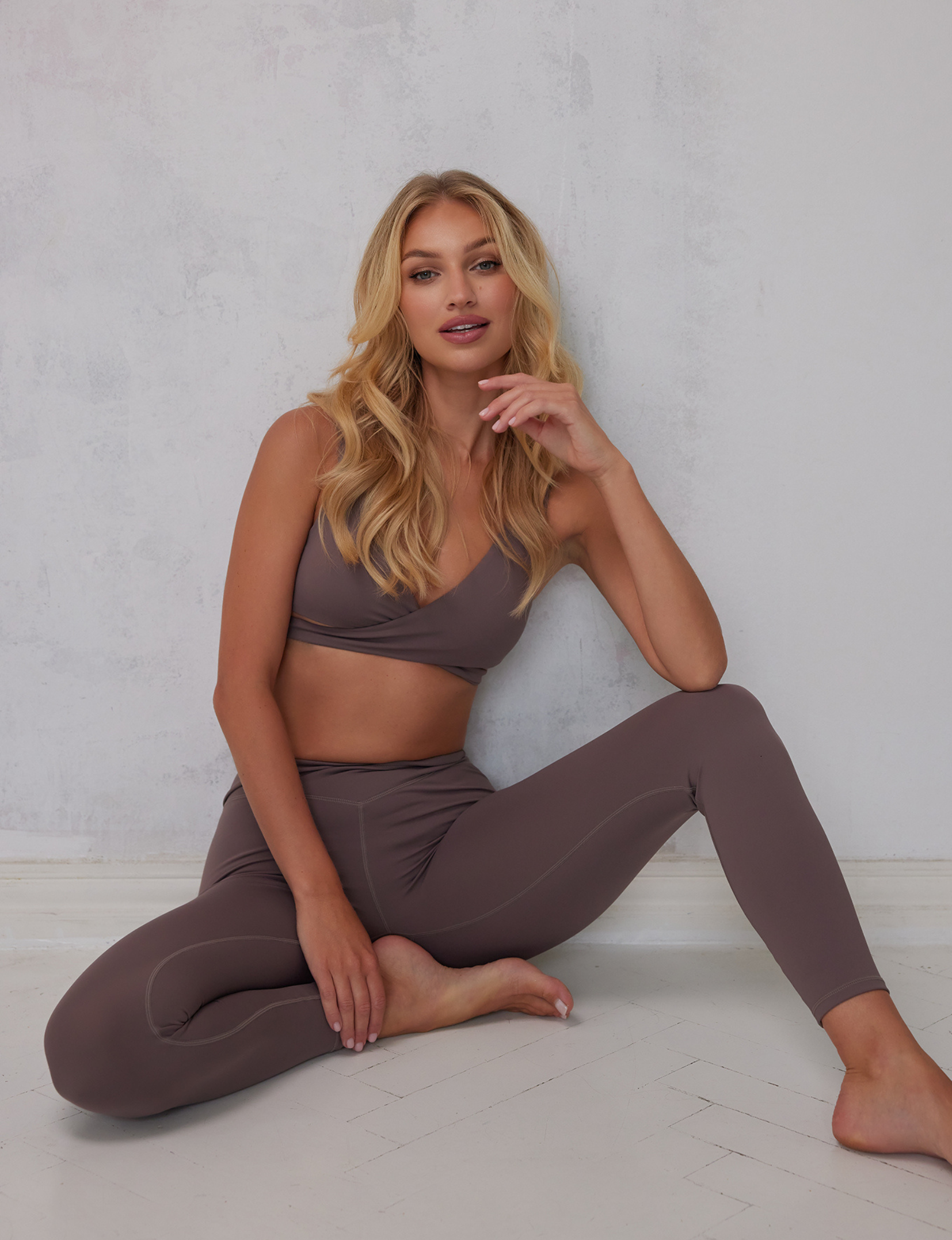 Nubyen I am prosperous  Lleida High-Rise V-Wrap Legging women’s sculpting high-waisted leggings with V-wrap waistband and contour performance fabric.