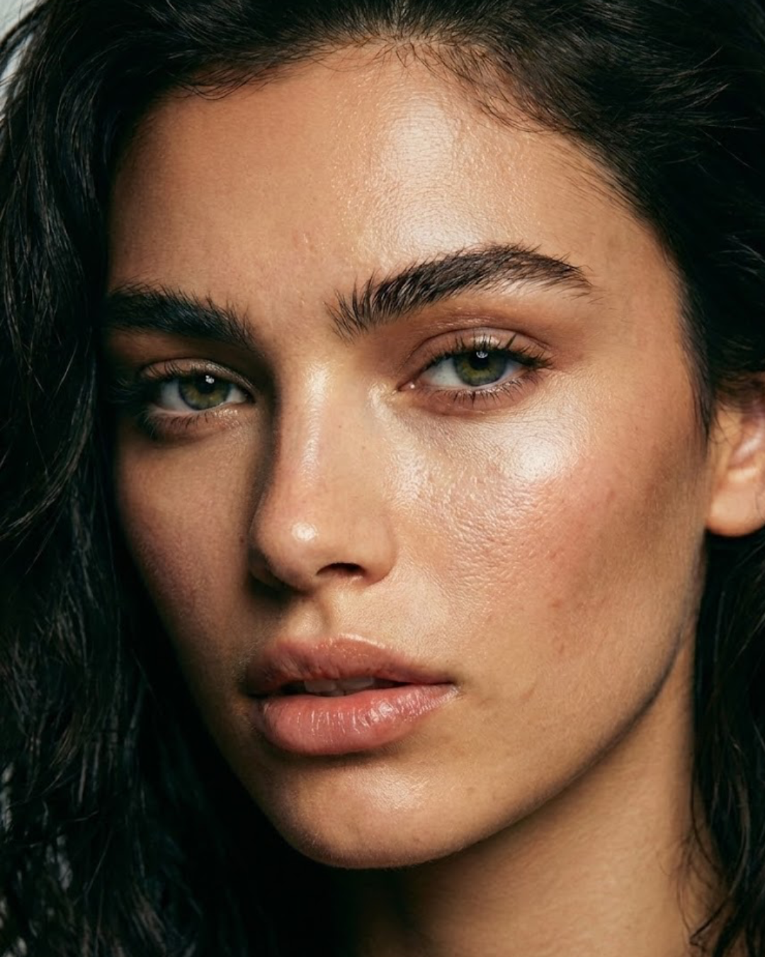 Enhance your cheekbones naturally with Nubyen Cheek Fillá, a clean, vegan cheek-lifting elixir enriched with hyaluronic acid, cinnamon, and AHA fruit extracts for hydration, plumping, and brightening. Perfect for sculpted, radiant cheeks without injections. Eco-friendly glass packaging.