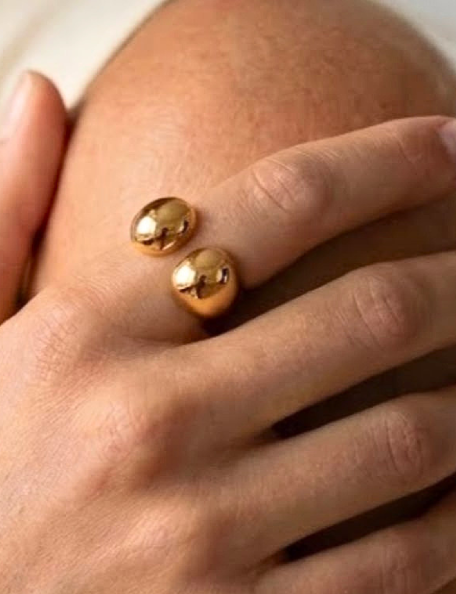 The Nubyen Joy Two Tone Chain Cuff Ring is a sculptural luxury statement ring featuring a bold mixed-metal design that fuses polished silver and radiant 18k gold plating into one fluid silhouette. Designed with an adjustable open-back cuff fit, this contemporary two tone ring delivers elevated modern elegance with a chunky chain-inspired aesthetic. Perfect for stacking or standalone styling, the Joy ring embodies refined confidence, editorial minimalism, and timeless luxury jewellery design.