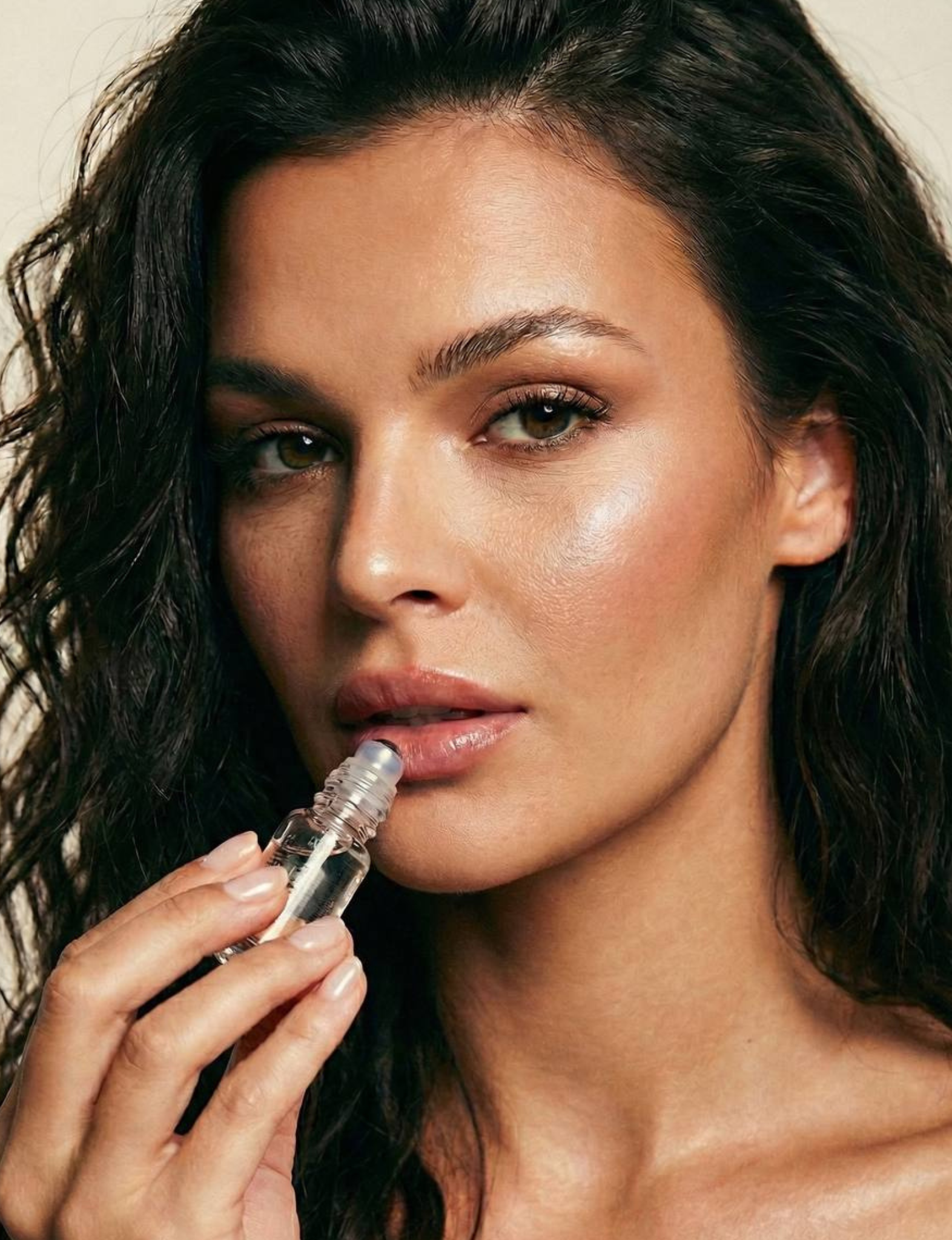 Achieve instant volume with Nubyen Lip Plumping Oil – enriched with marine collagen and AHAs for hydrated, plump lips.