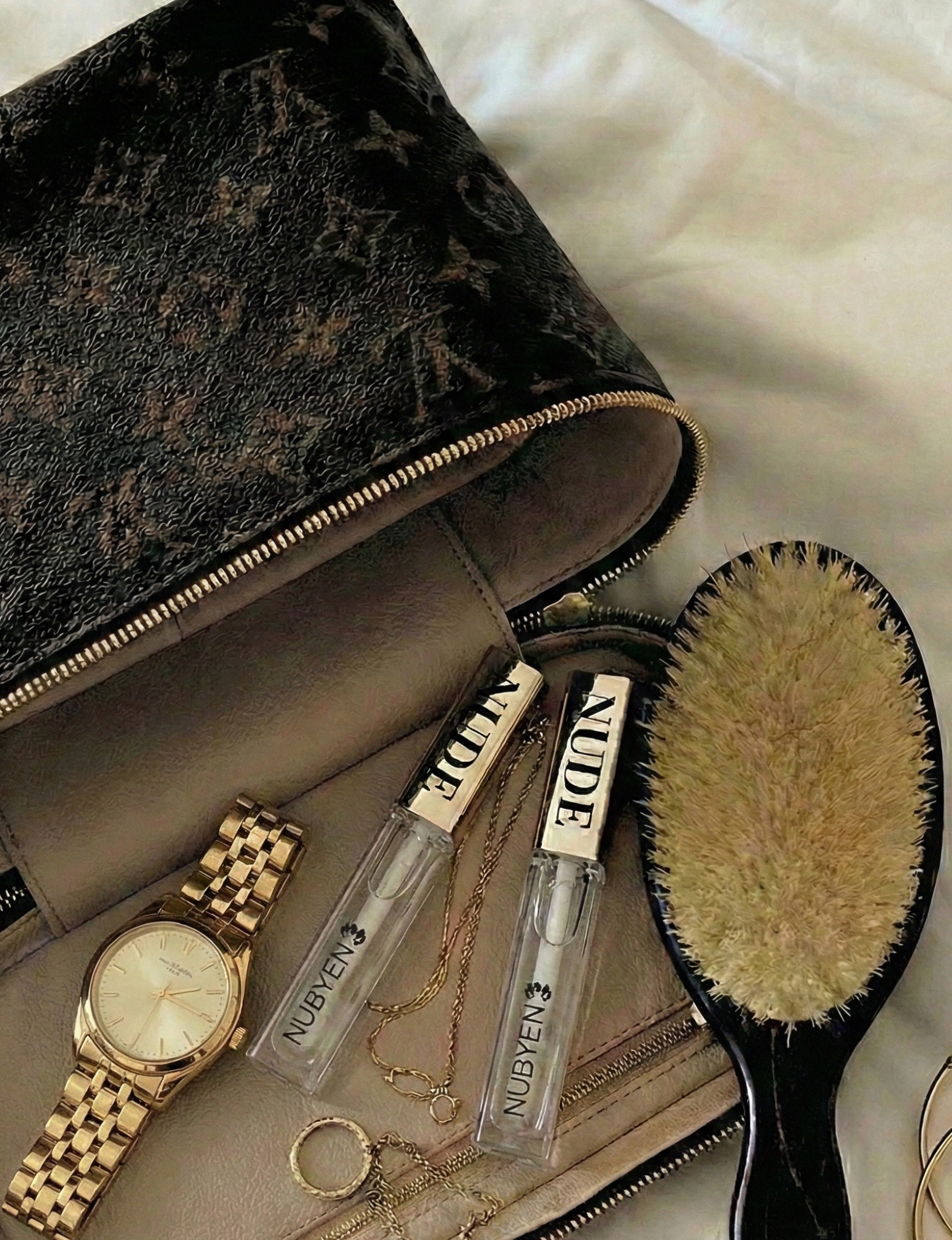 Medical-led nude lip plumper by Nubyen delivering long-lasting hydration, soft shine, and naturally fuller-looking lips