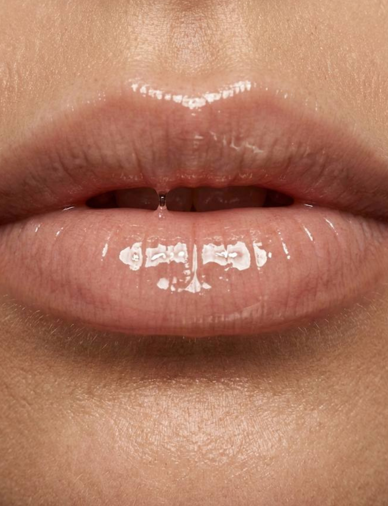 Achieve instant volume with Nubyen Lip Plumping Oil – enriched with marine collagen and AHAs for hydrated, plump lips.