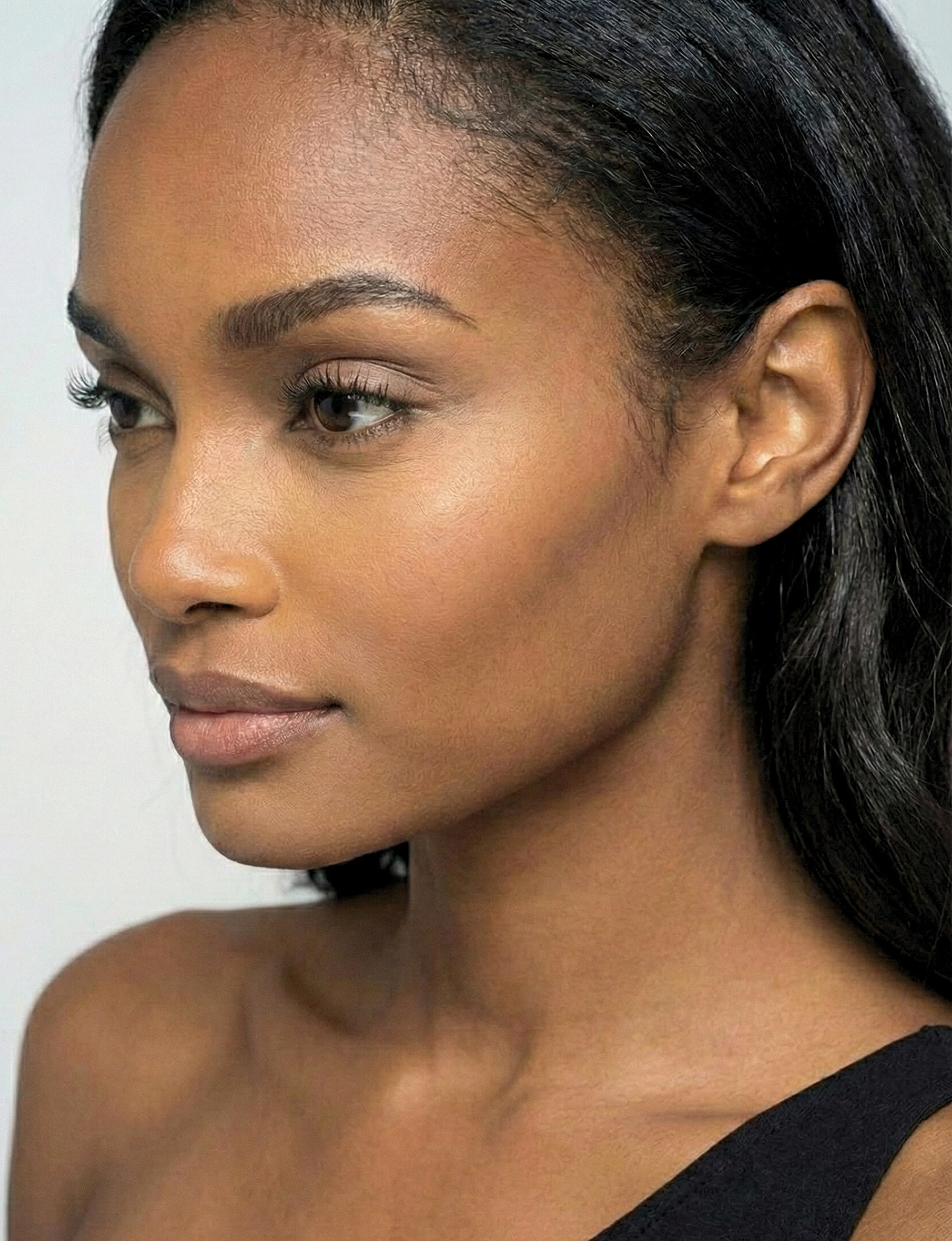 Rejuvenate and strengthen lashes and brows with Nubyén Lash + Brow Prosperity Growth Enhancer. This 100% natural serum combines Baobab, Olive Squalene, Tamanu, and Candlenut oils to repair and nourish hair follicles. Infused with rosemary and raspberry seed extracts, it rebuilds keratin bonds for fuller, thicker brows and lashes. Lightweight, fast-absorbing, and free from harsh chemicals, it's the perfect solution for safe and natural lash and brow enhancement. Pair with Restore Me Brow Pomade for ultimate 