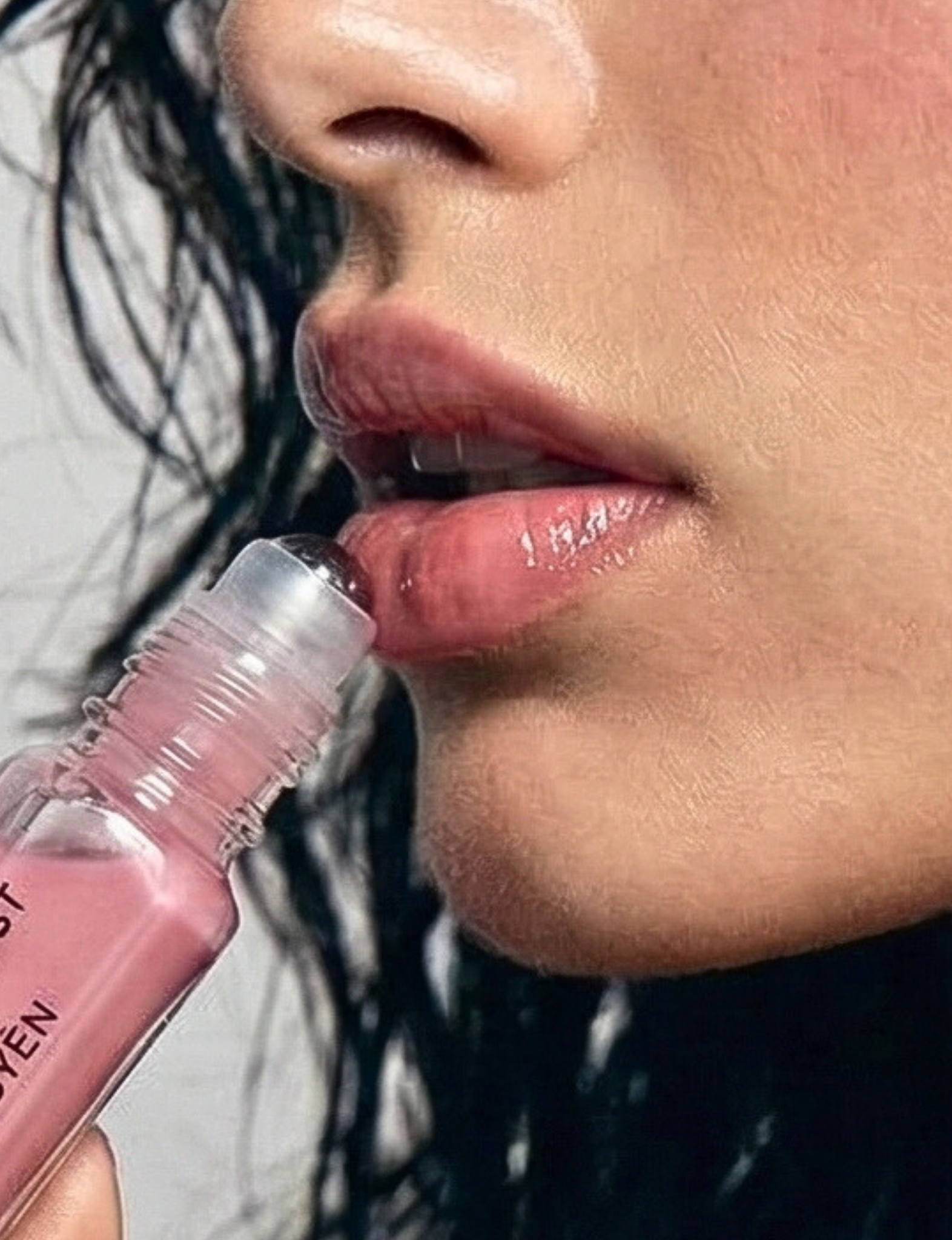 Achieve instant volume with Nubyen Lip Plumping Oil – enriched with marine collagen and AHAs for hydrated, plump lips.