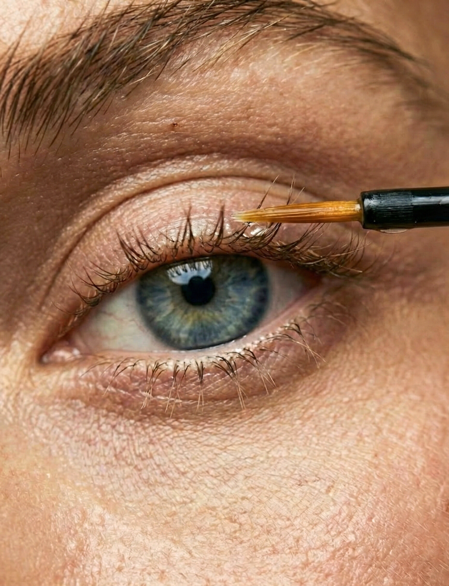 Rejuvenate and strengthen lashes and brows with Nubyén Lash + Brow Prosperity Growth Enhancer. This 100% natural serum combines Baobab, Olive Squalene, Tamanu, and Candlenut oils to repair and nourish hair follicles. Infused with rosemary and raspberry seed extracts, it rebuilds keratin bonds for fuller, thicker brows and lashes. Lightweight, fast-absorbing, and free from harsh chemicals, it's the perfect solution for safe and natural lash and brow enhancement. Pair with Restore Me Brow Pomade for ultimate 