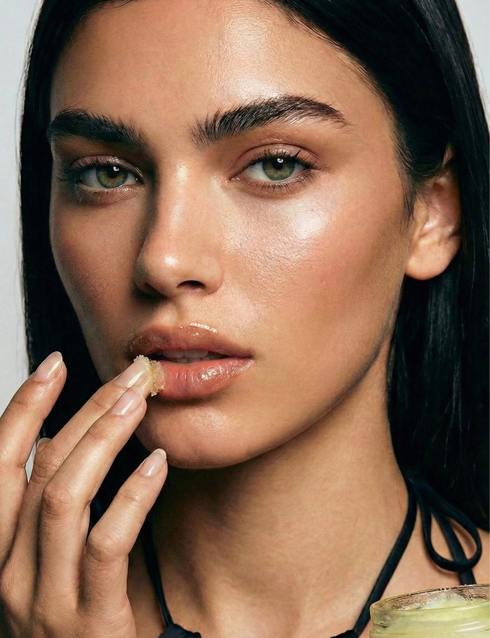 Medical-led nude lip plumper by Nubyen delivering long-lasting hydration, soft shine, and naturally fuller-looking lips