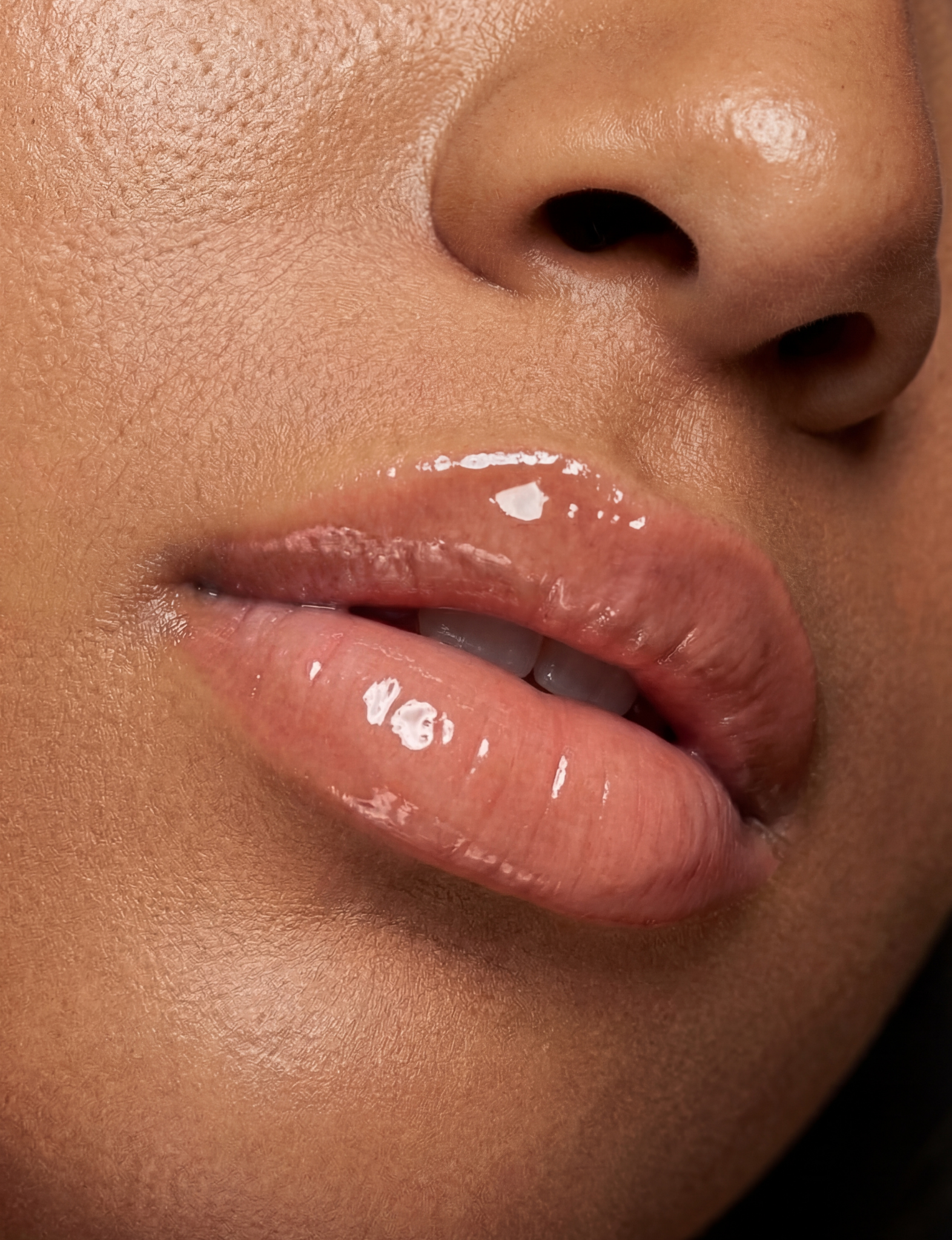 nubyen-lip-plumping-oil-luxury-clean-lip-treatment