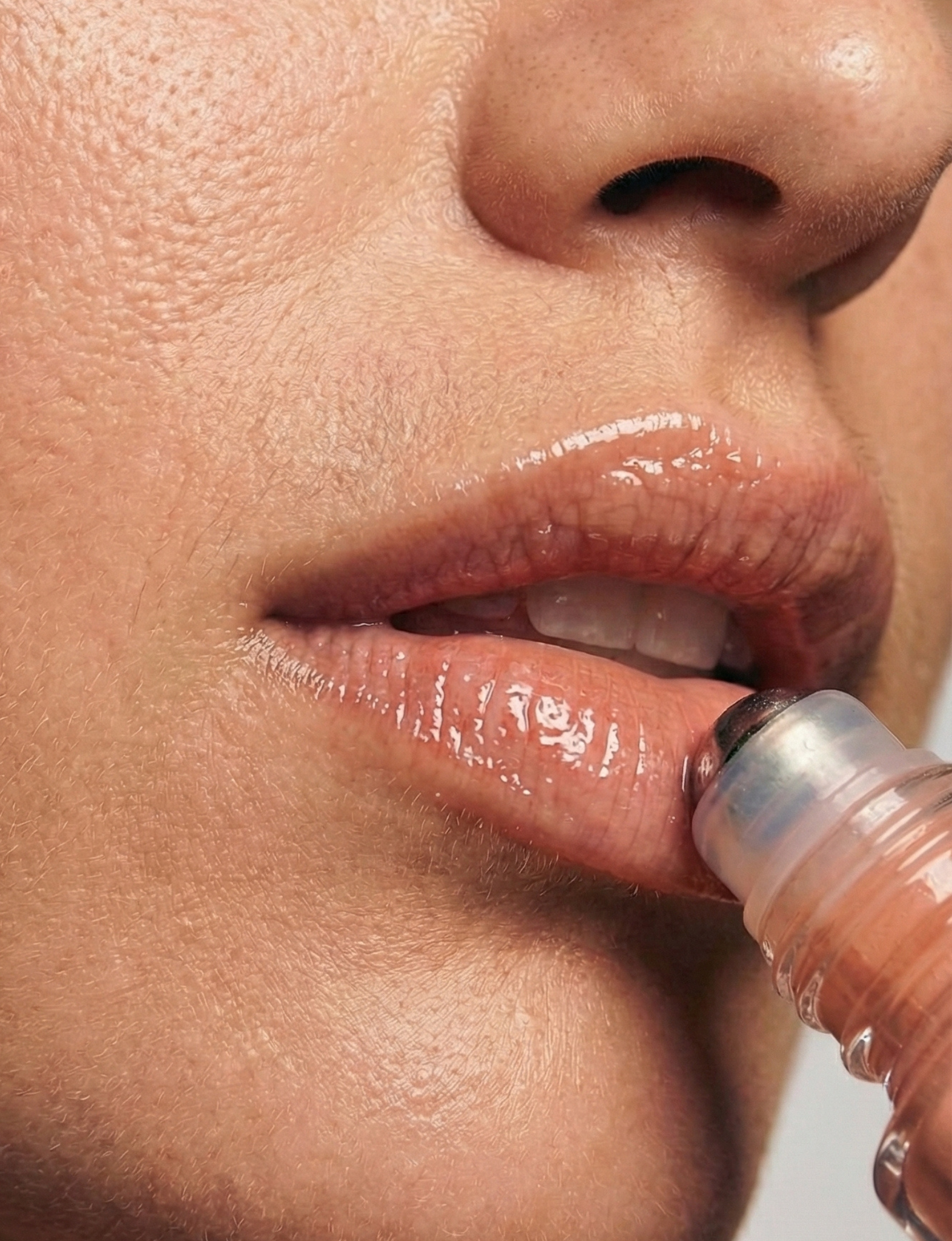 Achieve instant volume with Nubyen Lip Plumping Oil – enriched with marine collagen and AHAs for hydrated, plump lips.